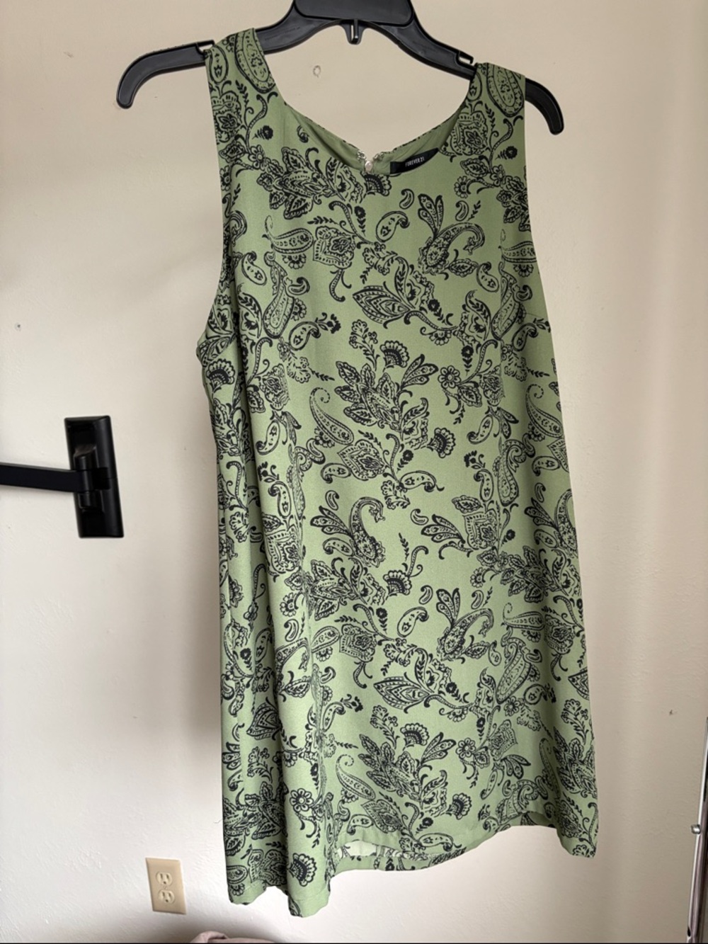 Forever 21 Sage Green Paisley Sleeveless Shift Dress
